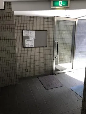 岩波ビルの外観