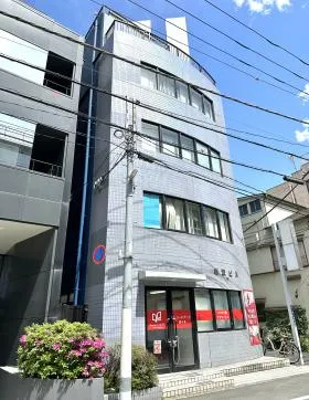 岩波ビルの外観