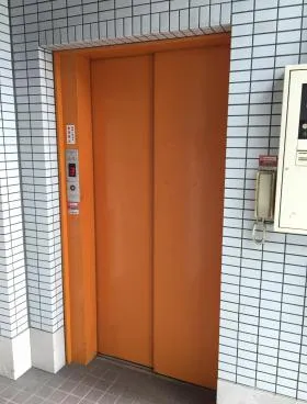 ソーラ・デ・吉岡ビルの外観