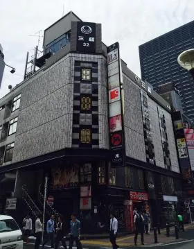 三経61ビルの外観