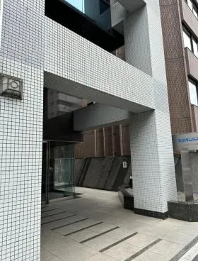 新明ビルの外観