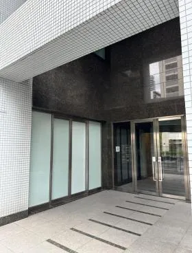 新明ビルの外観
