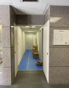 寿ビルの外観