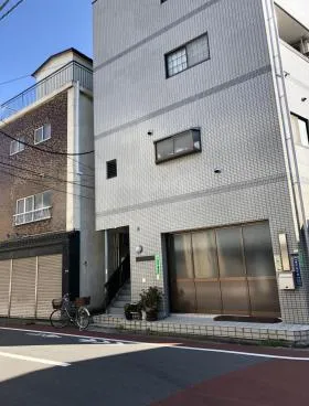 ガディル・タガワの外観