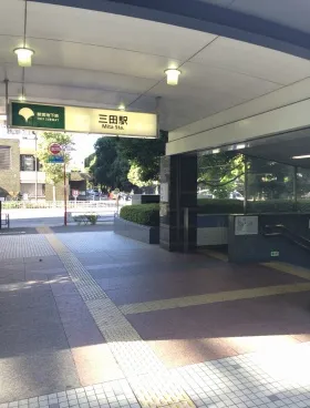 三田KMビルの外観
