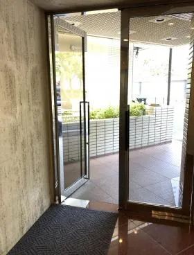 三田KMビルの外観