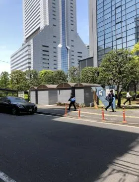 三田KMビルの外観
