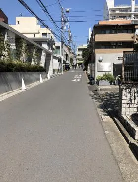 ブルースカイ千駄ヶ谷ビルの外観