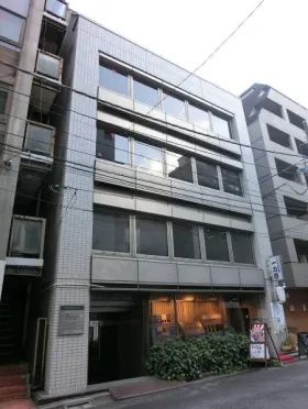 ゆまにビルの外観