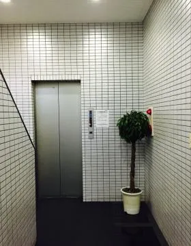 日販ビルの外観