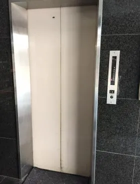 鈴木ビルの外観