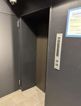 STビルの外観