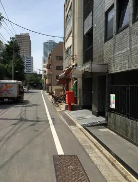 ナルハマビルの外観
