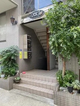 ROCK1STビルの外観