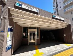 出入口1から地上に出る
