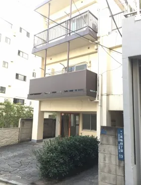 昌栄マンションビルの外観