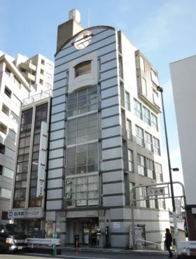 白金台間中ビルの外観