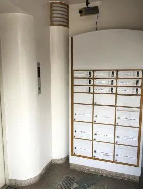 白金台間中ビルの外観