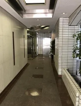Yビルの外観