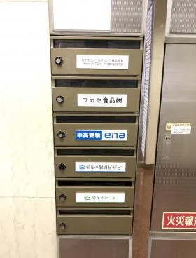 Yビルの外観