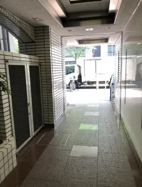 Yビルの外観