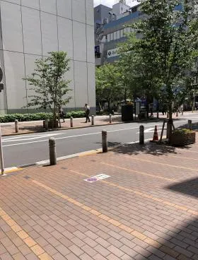 Yビルの外観