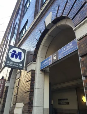 横浜情報文化センターの外観