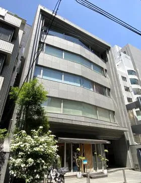 青山エイティーン(旧:青山純ビルの外観