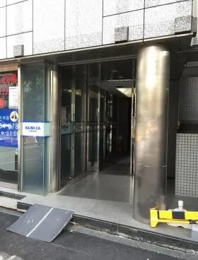 新宿明治通りビルの外観