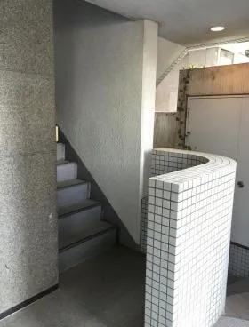 新宿明治通りビルの外観