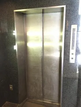 エレガンス新橋ビルの外観
