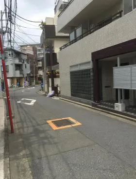 ハーミティジビルの外観