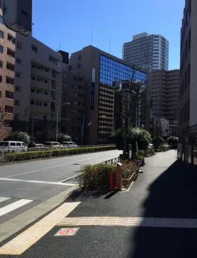 DeLCCS新宿御苑ビル(旧:伊藤総業ビル)の外観