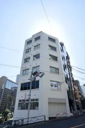 DeLCCS新宿御苑ビル(旧:伊藤総業ビル)の外観