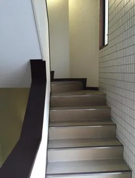 学友社ビルの外観