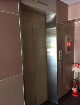 枝ビルの外観