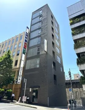 鮨源ビルの外観