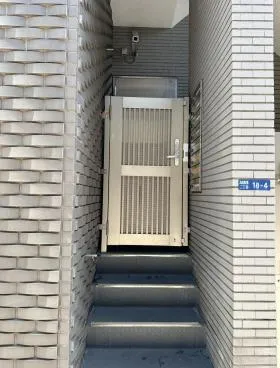 鮨源ビルの外観