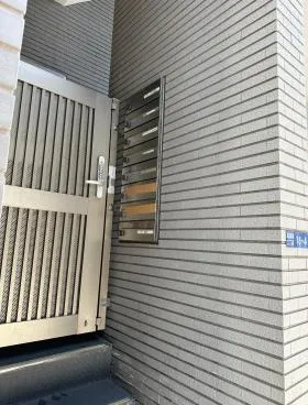 鮨源ビルの外観