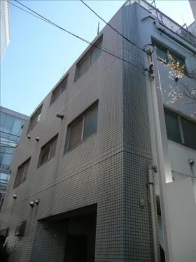 三泉社ビルの外観