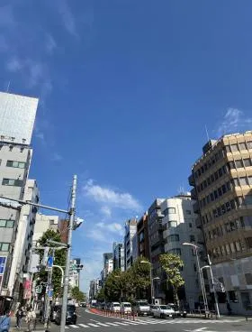 コマツローリエビルの外観