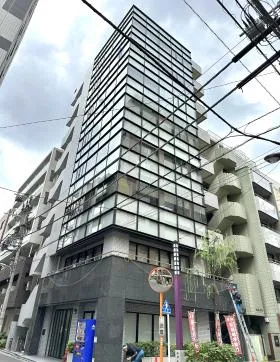 秋山ビルの外観