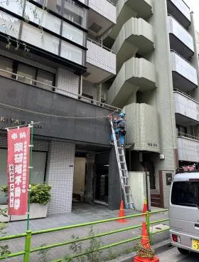 秋山ビルの外観