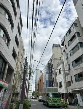 秋山ビルの外観
