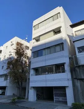 フラットMビルの外観