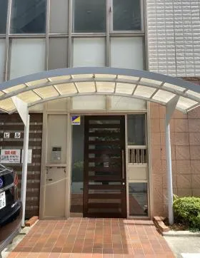 AKビルの外観