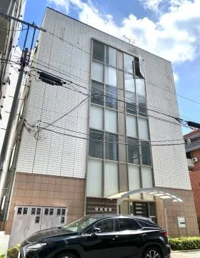 AKビルの外観