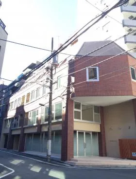 プラザ新宿御苑の外観