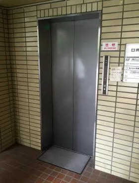 臼井ビルの外観