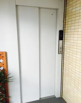 コートuの外観
